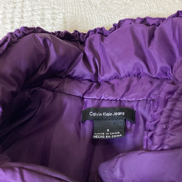 Calvin Klein puffer vest for girls - Picture 3 of 11